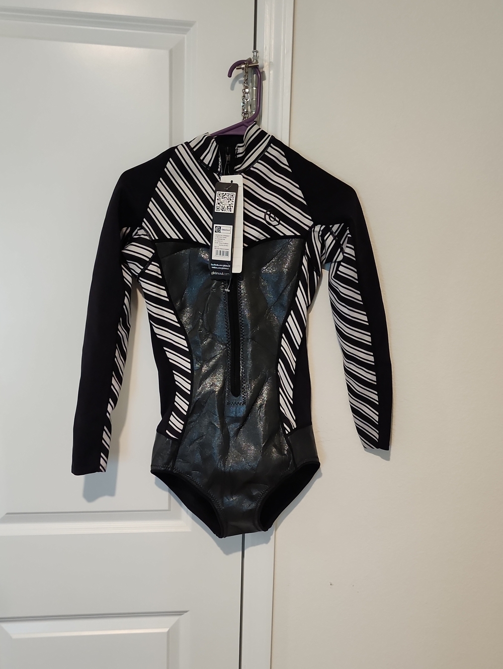 Women's Black & White Long-Sleeve Swim Bodysuit with Front Zip